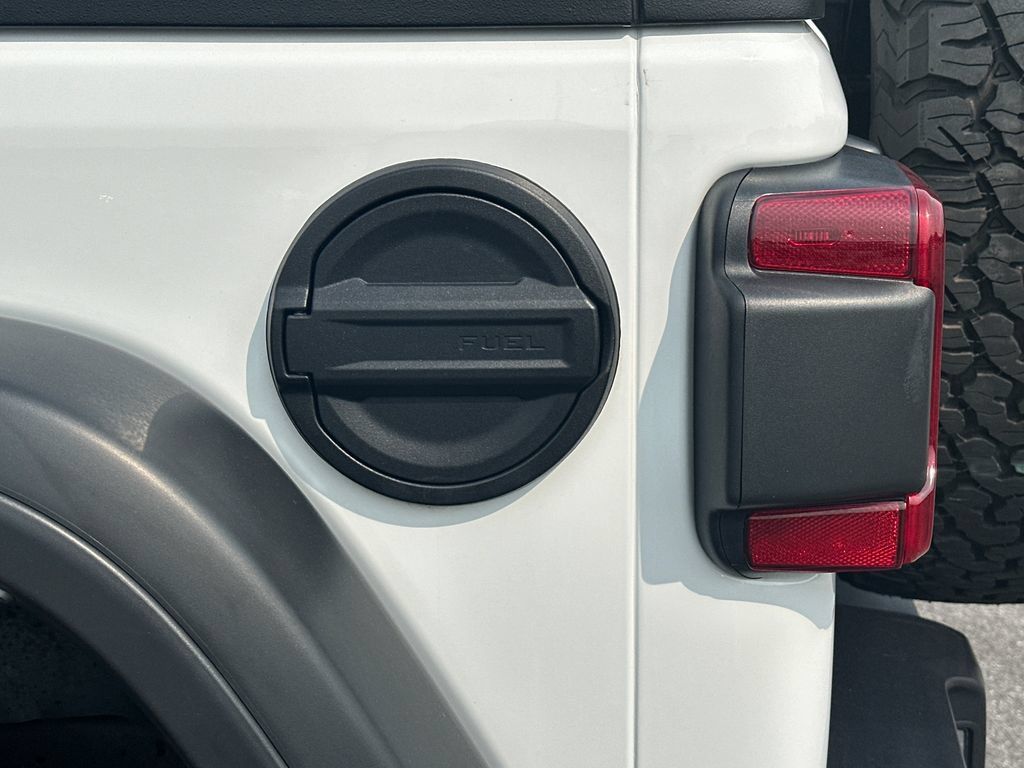 Used 2025 Jeep Wrangler Unlimited Rubicon AWD/4WD image 30