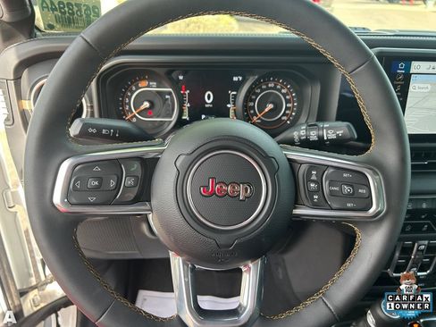 Certified 2024 Jeep Wrangler Unlimited Sahara w/ Technology Group AWD/4WD image 23