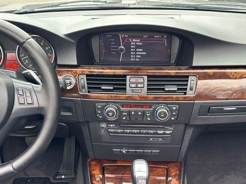 Used 2013 BMW 335i Convertible image 31