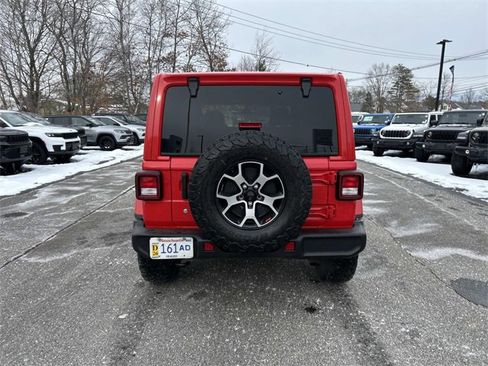 Used 2019 Jeep Wrangler Unlimited Sahara w/ Cold Weather Group image 4