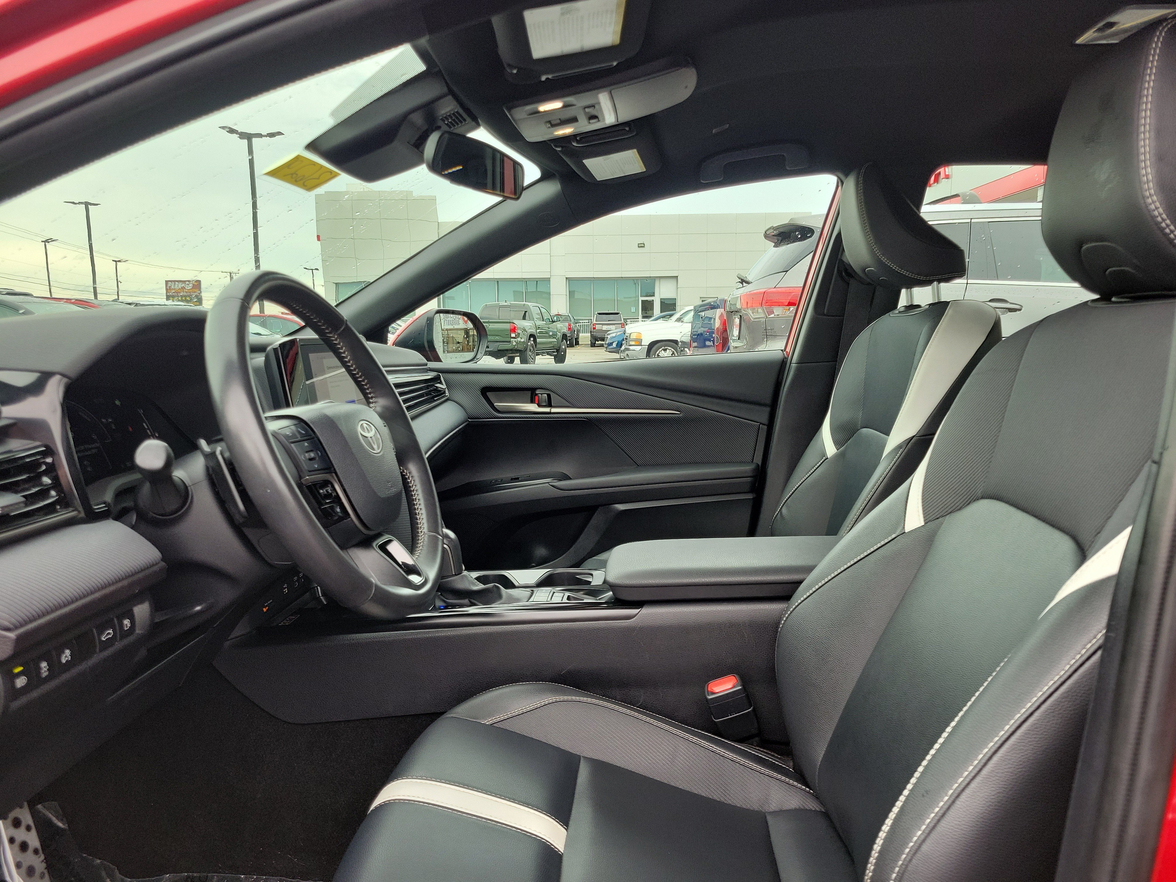 Used 2025 Toyota Camry SE FWD image 15