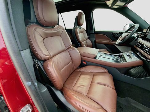 Used 2025 Lincoln Aviator Reserve w/ Equipment Group 201A AWD/4WD image 33