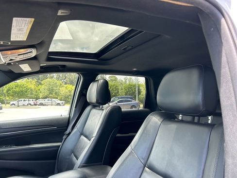 Used 2022 Jeep Grand Cherokee Limited image 15