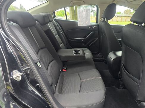 Used 2018 MAZDA MAZDA3 Sport w/ Preferred Equipment Package FWD image 17