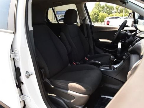 Used 2022 Chevrolet Trax LS w/ Tint and Cruise Package AWD/4WD image 17