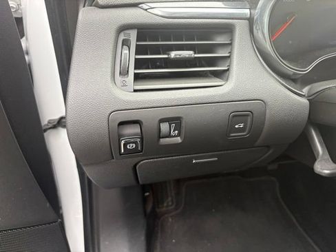 Used 2019 Chevrolet Impala LT FWD image 10