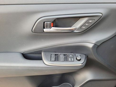 Used 2023 Toyota Crown Limited image 23