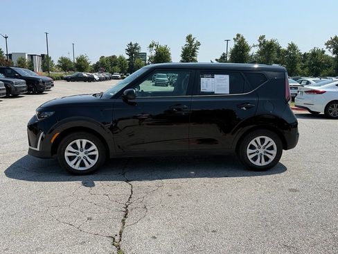 Used 2025 Kia Soul LX FWD image 4