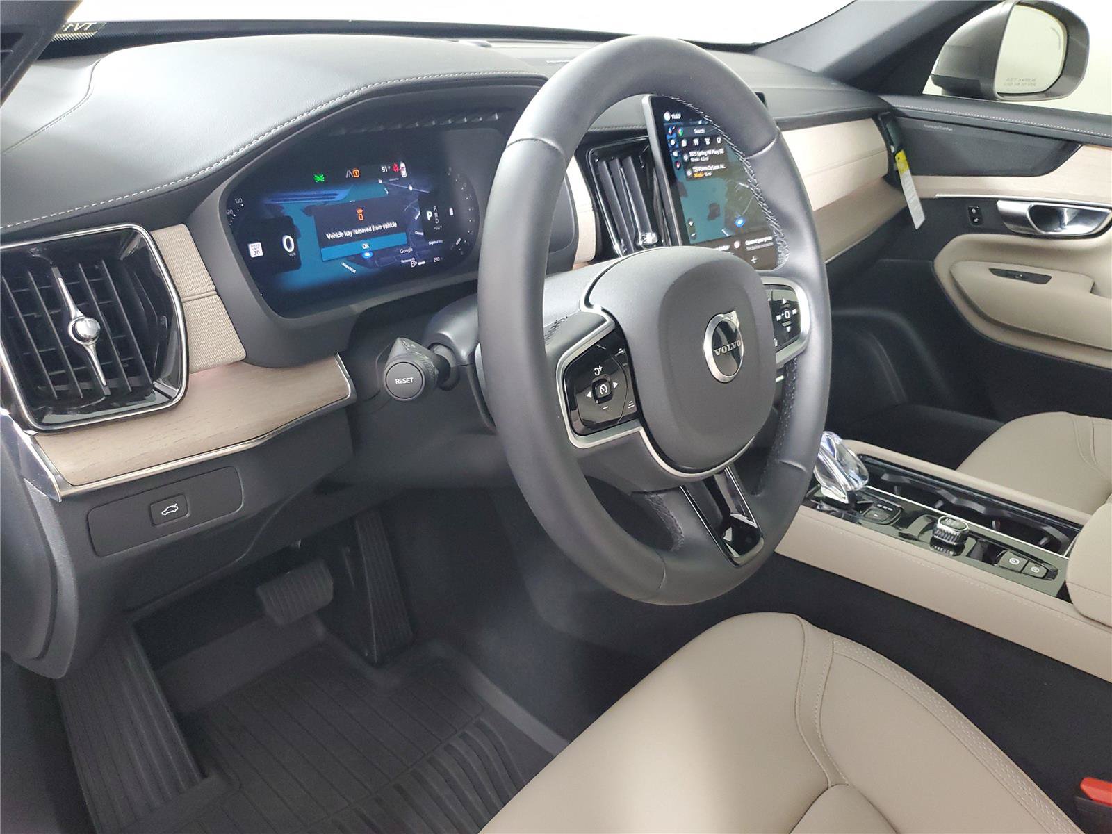 Certified 2026 Volvo XC90 B6 Plus w/ Protection Package Premier AWD/4WD image 24
