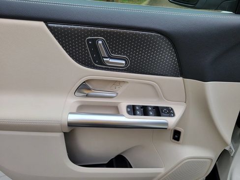 Used 2025 Mercedes-Benz GLA 250 4MATIC image 19