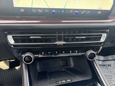 Used 2025 Chevrolet Traverse RS image 17