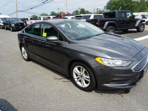 Used 2018 Ford Fusion SE FWD image 4