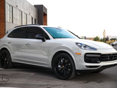 Used 2021 Porsche Cayenne Turbo AWD/4WD image 19