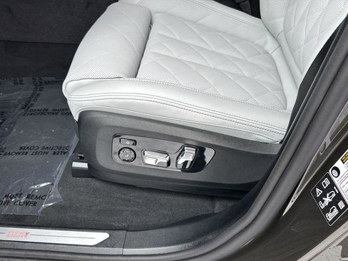 New 2026 BMW X7 xDrive40i w/ Premium Package image 29