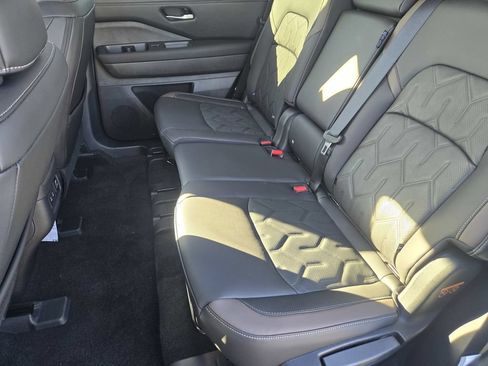 New 2026 Nissan Pathfinder Platinum w/ Cargo Package FWD image 9