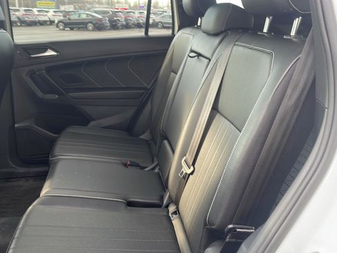 Used 2022 Volkswagen Tiguan SE R-Line image 7