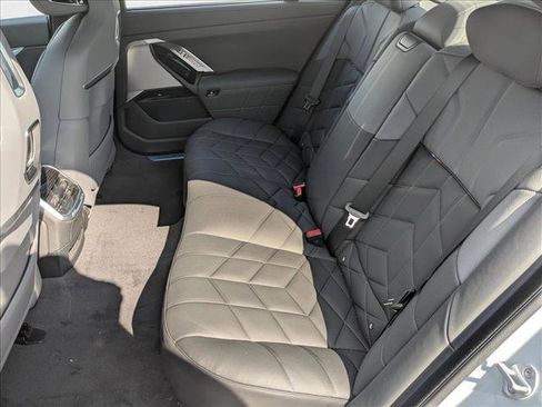 New 2025 BMW 750e xDrive w/ Premium Package image 16