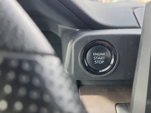Used 2024 Toyota Tacoma SR5 AWD/4WD image 33
