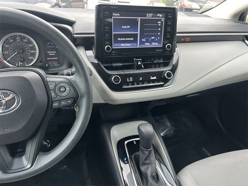 Used 2022 Toyota Corolla LE image 17