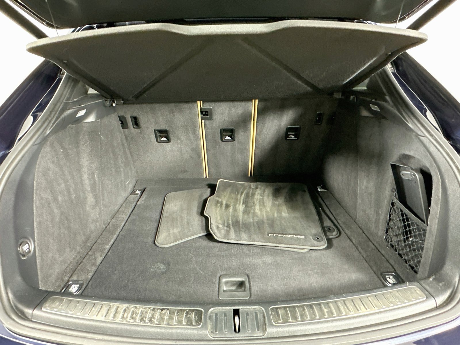 Used 2021 Porsche Macan AWD/4WD image 40