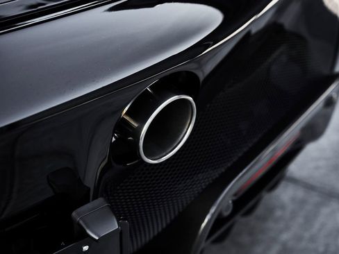 Used 2024 Ferrari SF90 Spider image 15