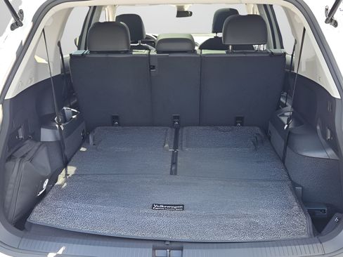 Used 2023 Volkswagen Tiguan SE w/ Panoramic Sunroof Package FWD image 26