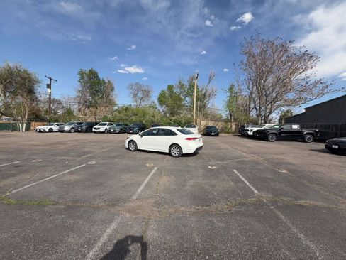 Used 2025 Toyota Corolla LE FWD image 14