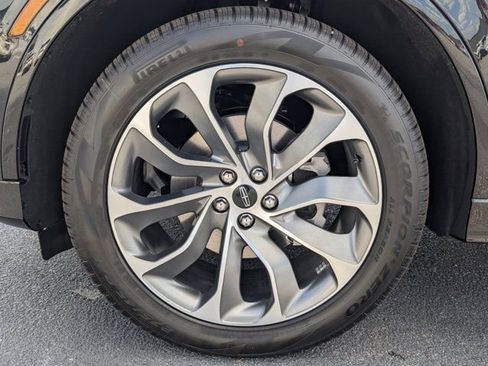 New 2026 Lincoln Aviator AWD image 13