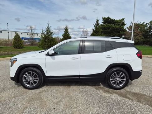 Used 2023 GMC Terrain SLT w/ LPO, Floor Liner Package FWD image 8