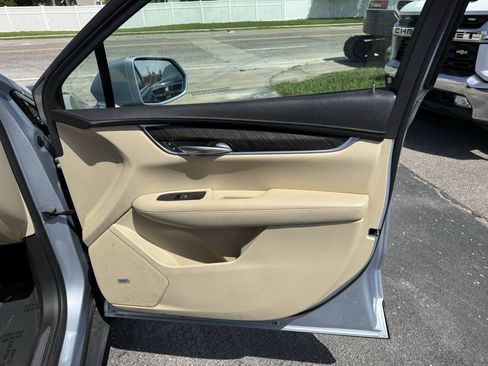 Used 2017 Cadillac XT5 FWD image 8