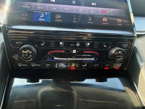 Used 2023 Jeep Grand Cherokee L Limited w/ Luxury Tech Group II AWD/4WD image 20