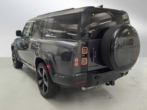 New 2026 Land Rover Defender 130 X-Dynamic SE image 3