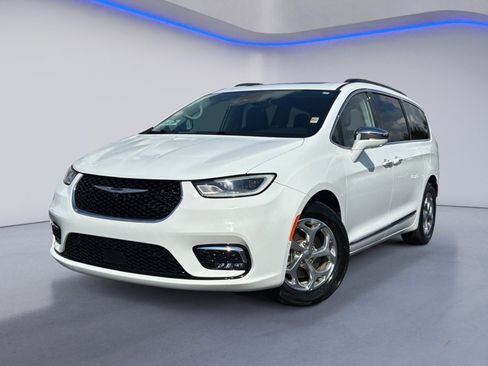 Used 2022 Chrysler Pacifica Limited image 2