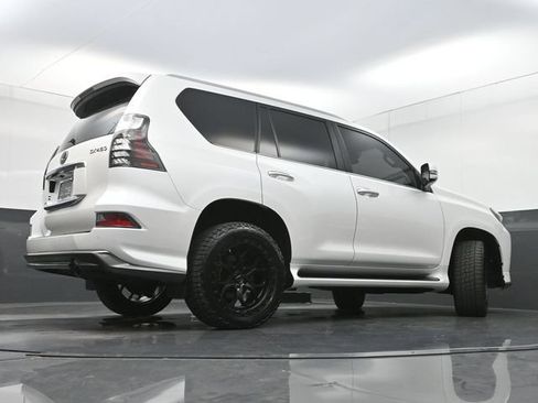 Used 2023 Lexus GX 460 Premium w/ Accessory Package AWD/4WD image 34
