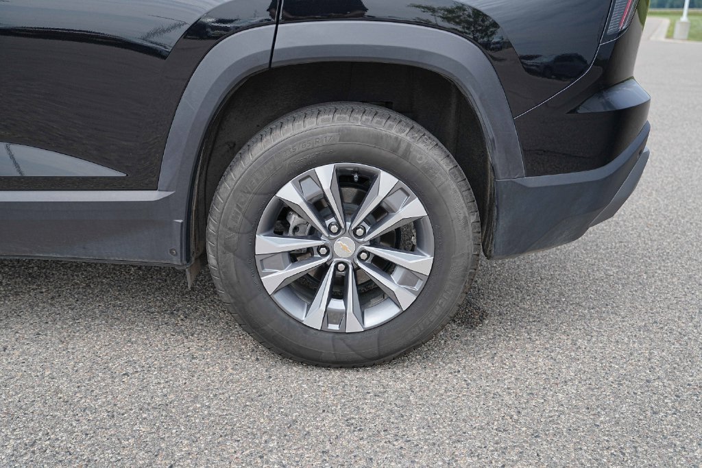 Used 2026 Chevrolet Equinox LT AWD/4WD image 14