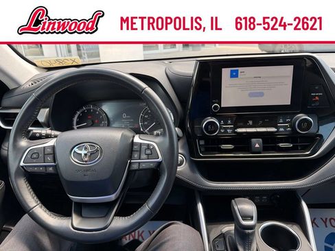 Used 2024 Toyota Highlander LE AWD/4WD image 20