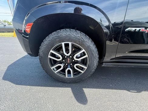 Used 2023 GMC Yukon AT4 w/ AT4 Premium Plus Package AWD/4WD image 10