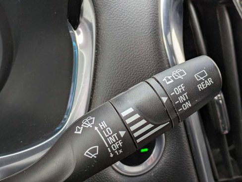 Used 2022 Chevrolet Traverse RS image 25