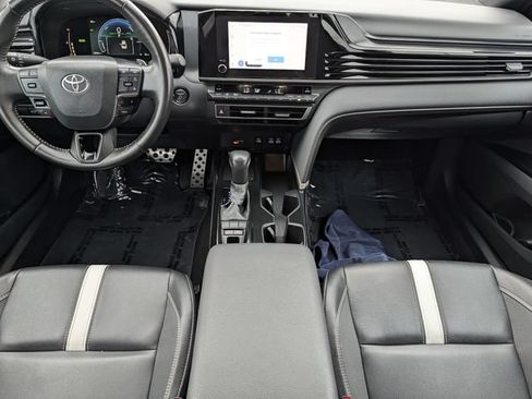 Used 2025 Toyota Camry SE FWD image 12