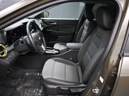 Used 2024 Chevrolet Trax LT w/ Driver Confidence Package image 18