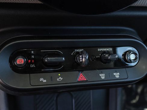 Used 2025 MINI Cooper 2-Door Hardtop FWD image 22