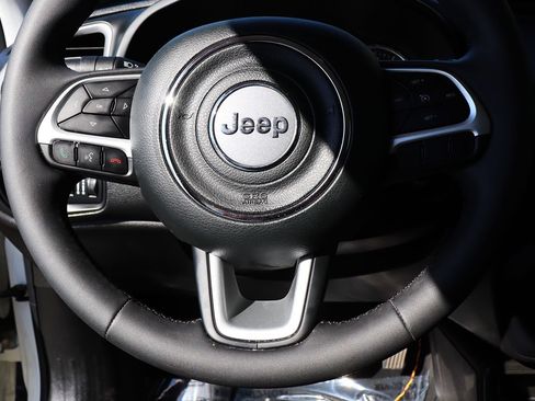 Used 2020 Jeep Renegade Latitude w/ Popular Equipment Group FWD image 55