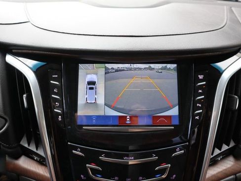 Used 2020 Cadillac Escalade ESV Luxury AWD/4WD image 13