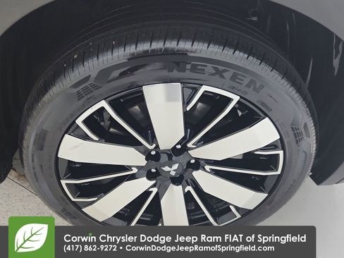 Used 2025 Mitsubishi Outlander SE image 33