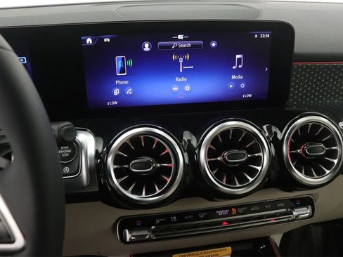 New 2026 Mercedes-Benz GLB 250 image 6