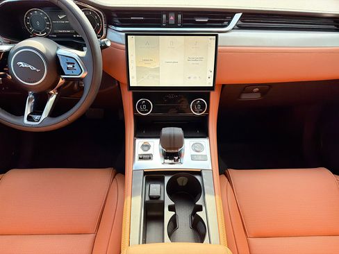 New 2026 Jaguar F-PACE R-Dynamic S image 19