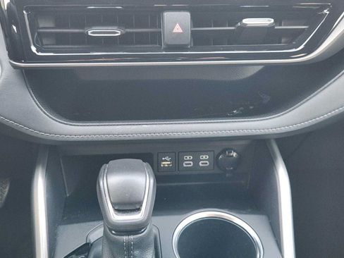 Used 2023 Toyota Highlander LE FWD image 18