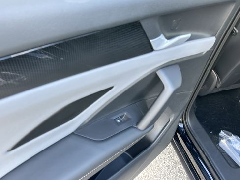 New 2026 Volkswagen Tiguan SE image 12