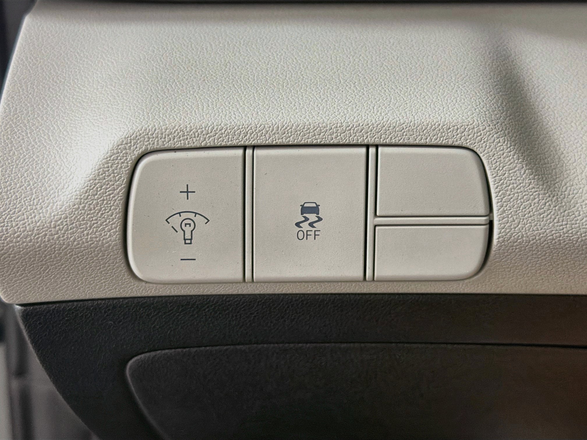 Used 2025 Hyundai Elantra Limited FWD image 16