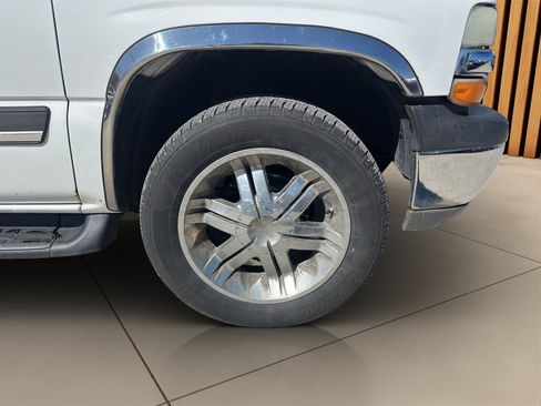 Used 2005 Chevrolet Tahoe LS w/ Preferred Equipment Group AWD/4WD image 37